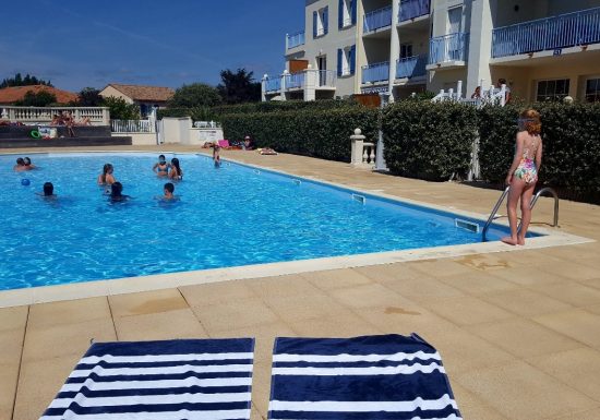 BEACHFRONT APARTMENT – RESIDENCE STANDING – SWIMMING POOL