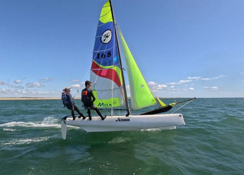 SORTIE “CATAMARAN” EN FAMILLE AVEC MONITEUR – ECOLE DE VOILE DE LA NORMANDELIÈRE